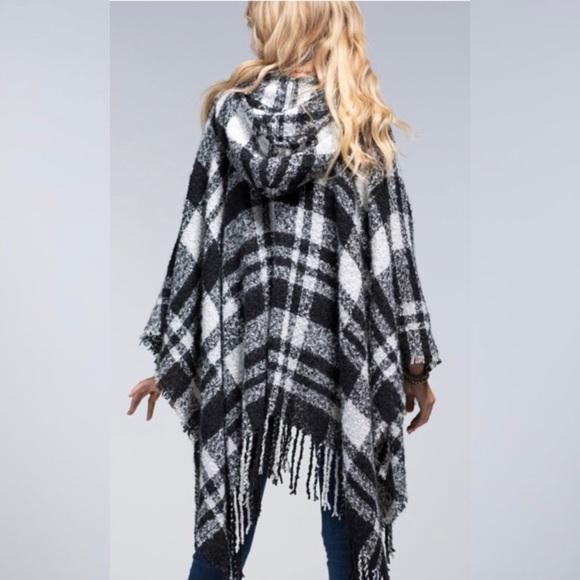 Oh So Soft Plaid Cardigan Poncho Ruana Hoodie With Fringe - Picture 4 of 13